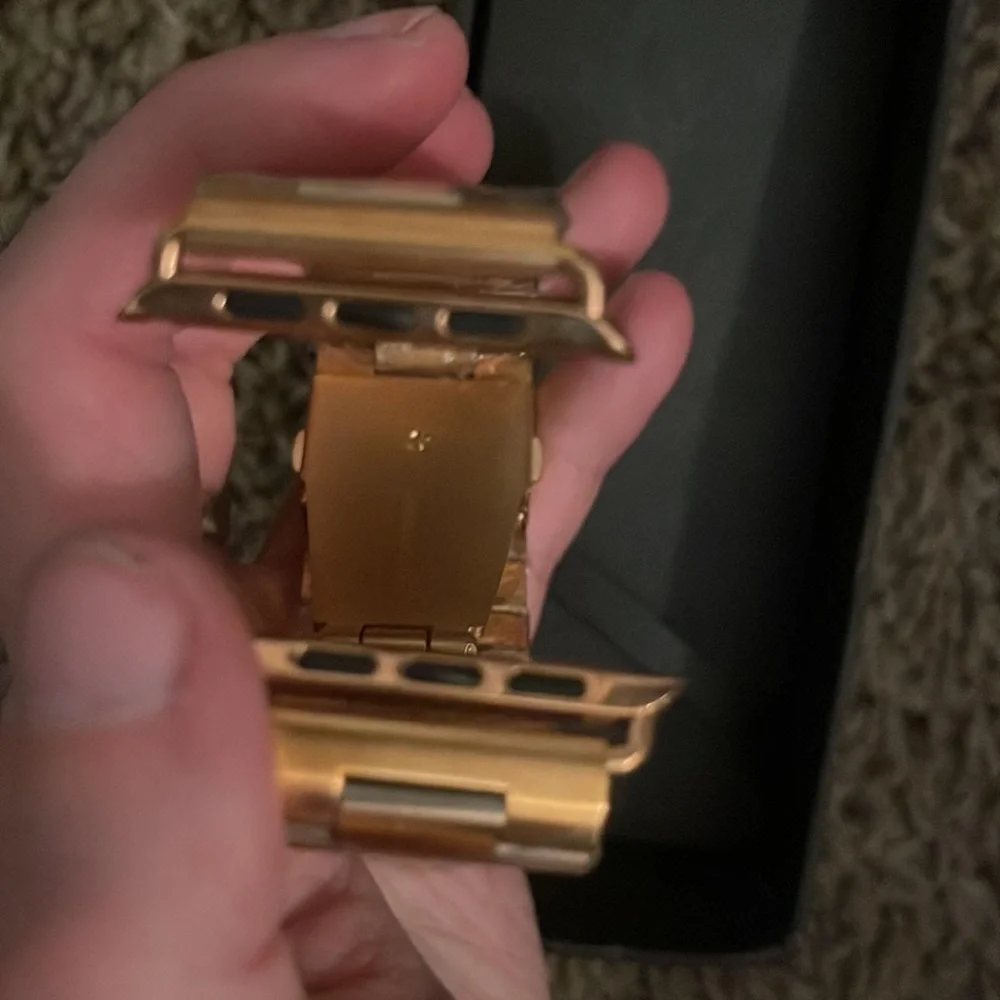 ROSE GOLD LINK APPLE WATCH BAND NEVER BEEN WORN STILL IN ORIGINAL BOX